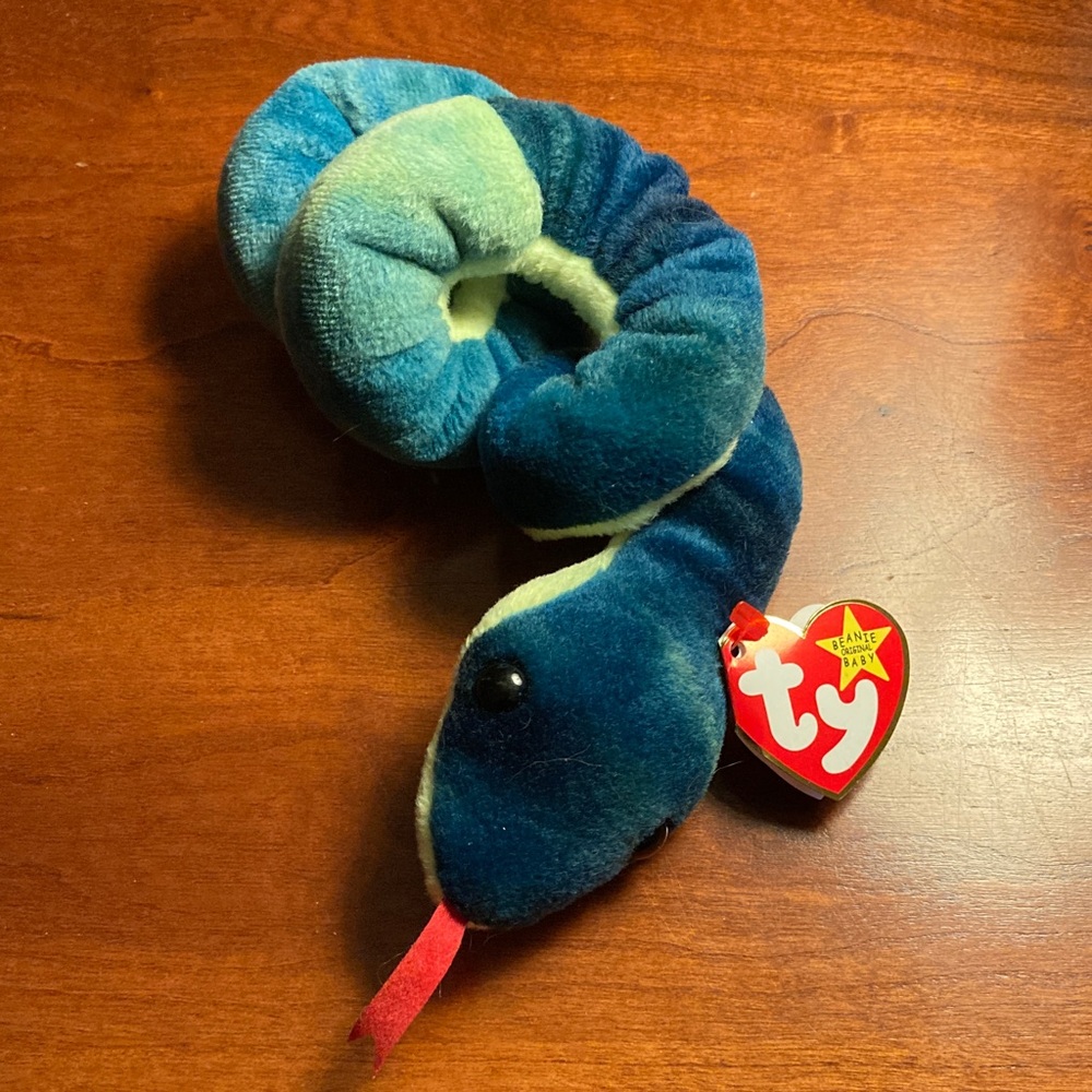 TY Beanie Baby Hissy DOB: 4/4/97 P.V.C. Pellets